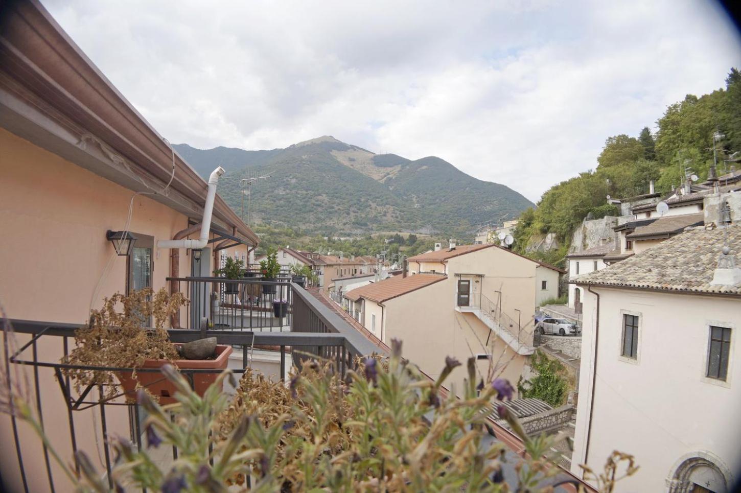 Casa Vacanze Donna Lucia Castel Di Sangro Exterior foto